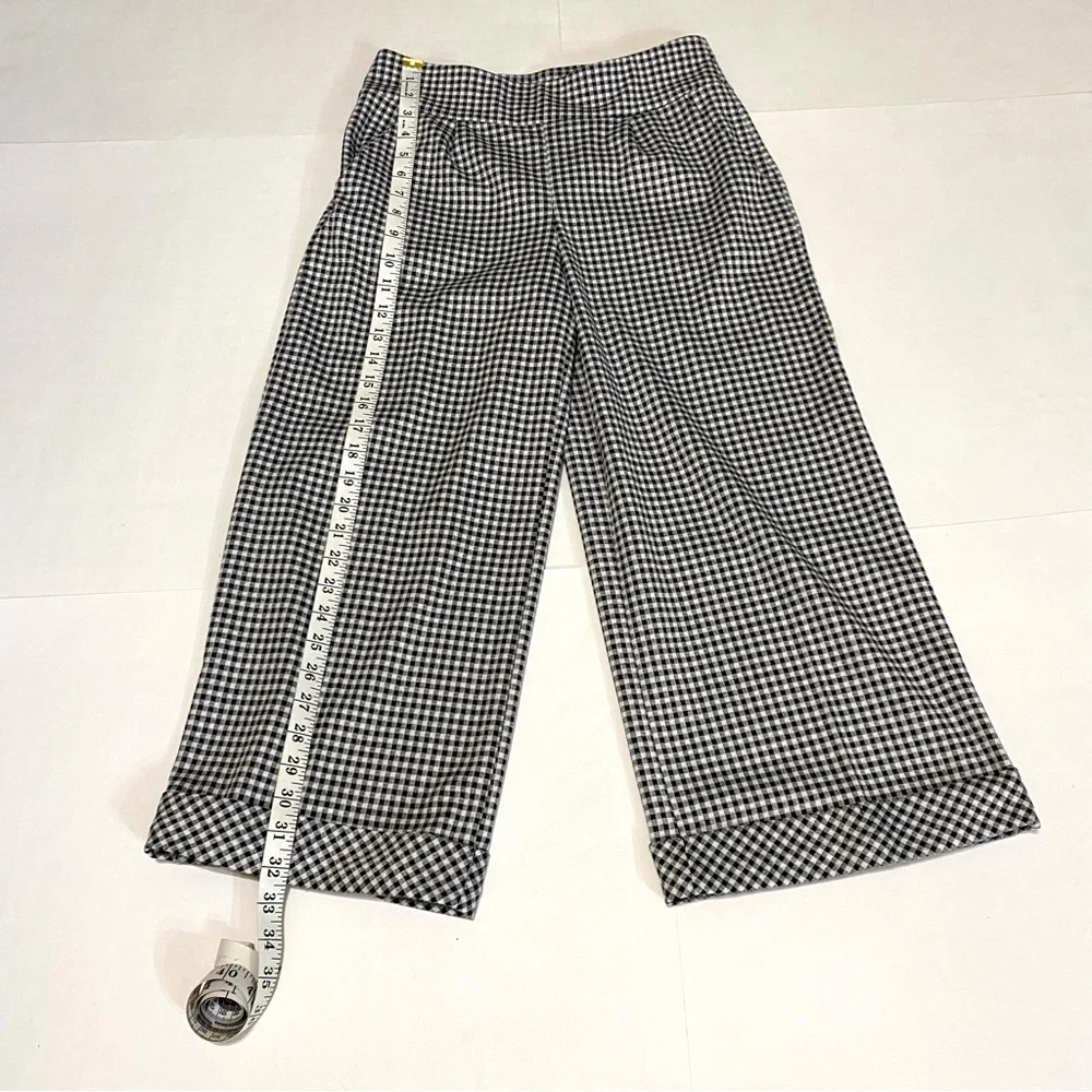47. C Est. 1946 Black and White Checkered Women's Capris - Picture 5 of 10